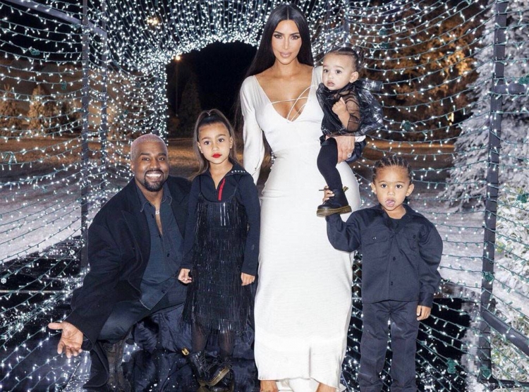 Vjen në jetë fëmija i katërt i Kim Kardashian, ylli i showbizit zbulon se si duket vogëlushi