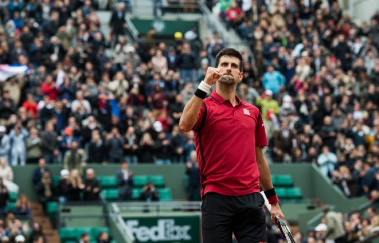 Novak Djokovic thyen tabunë, triumfon në “Roland Garros”