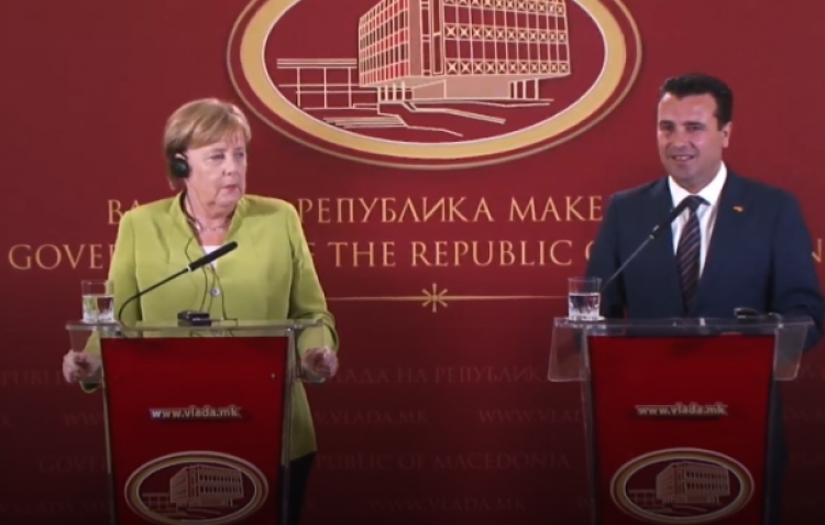 Merkel në Maqedoni: Referendumi, mundësi për hapjen e dyerve për në BE