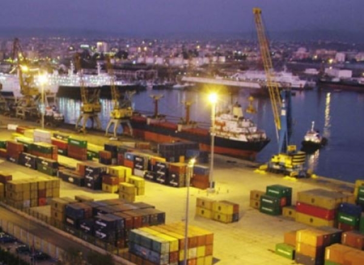 Ndalohet një kamion në portin e Durrësit, çfarë u gjet në brendësi