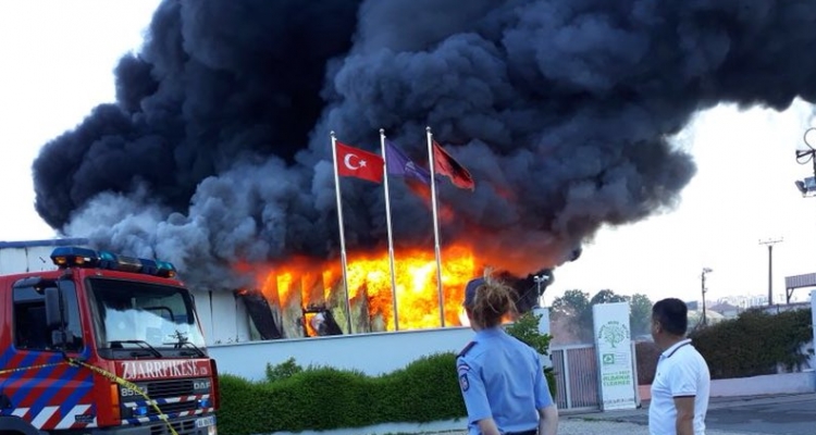 Zjarri shkrumbon fabrikën e riciklimit në Kashar, paralajmërimi kryebashkiakut Veliaj
