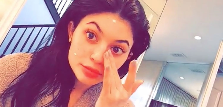 Kylie Jenner ndryshon look për hir të parave