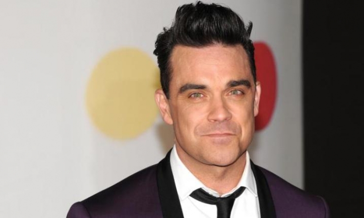 Robbie Williams pozon nudo…Shikoni se çfarë ka ndodhur[FOTO]