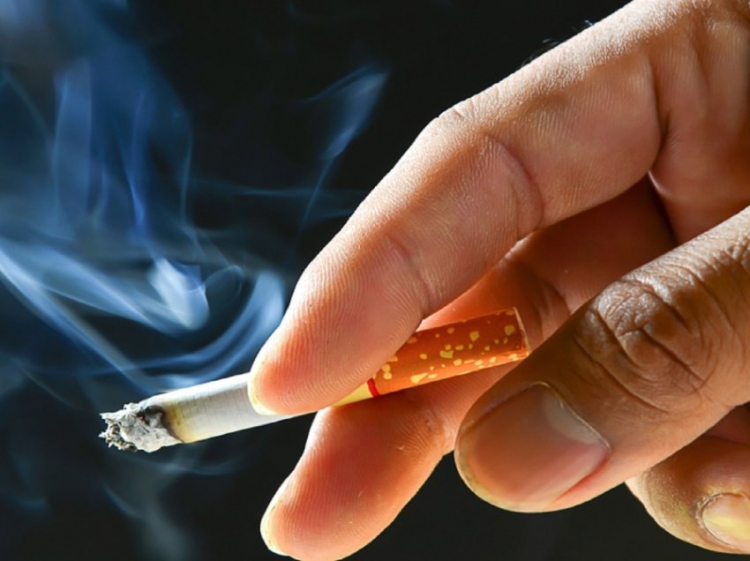 Ndryshon ligji për duhanin/ Nga ndalimi i cigares elektronike deri te gjobat, ja çfarë duhet të keni parasysh