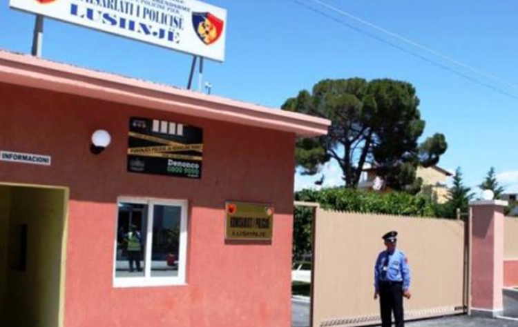 Lushnjë, vidhnin paratë në marketin ku punonin, arrestohen shitëset