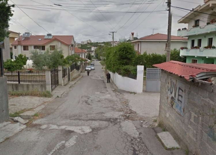 Durrës, grabisin shtëpinë e të moshuarve, i dhunojnë, 77-vjeçari në gjendje të rëndë