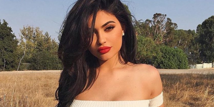 Kylie Jenner ndryshon look, duket kaq ndryshe [FOTO]