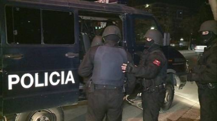 I dënuar në Itali me 6 vite burg dhe me 5 akuza nga gjykata italiane, arrestohet në Laç 50-vjeçari Kastriot Menga i shumëkërkuar nga Interpoli