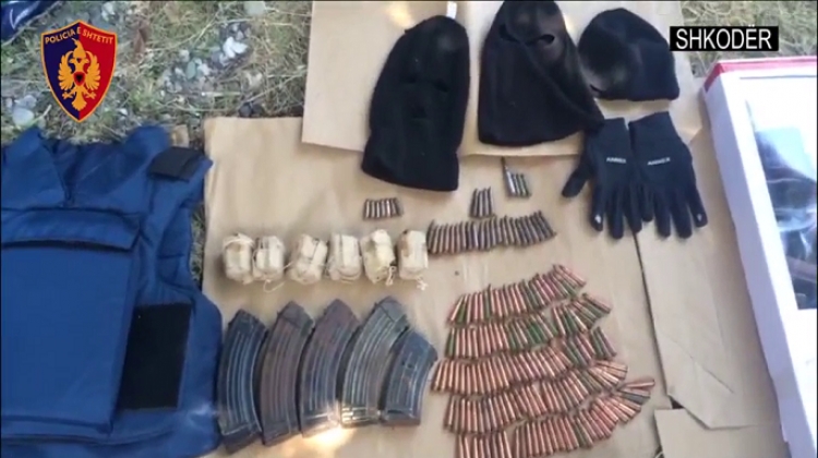 Shkodër, arsenal armësh e municionesh, arrestohen 6 persona, 1 shpallet në kërkim [VIDEO]