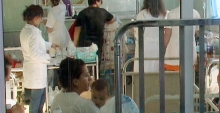 Përfundojnë me urgjencë në spital, helmohen 5 nxënës në Durrës