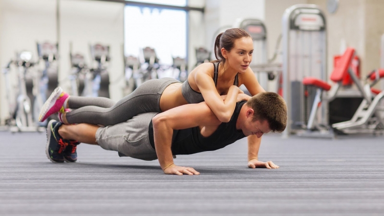 5 këshilla si ta bindësh partnerin të merret me aktivitet fizik