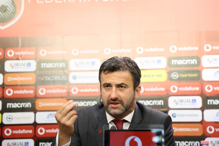 Komentatori shqiptar nuk përmbahet gjatë humbjes së ndeshjes: “Panuçi je një trajner m....”