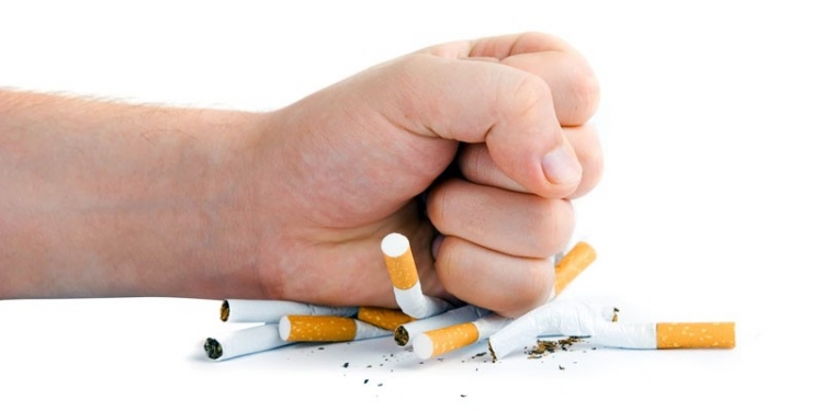 Konsumimi i duhanit mund t’ju bëjë të shihni ''bardh e zi''