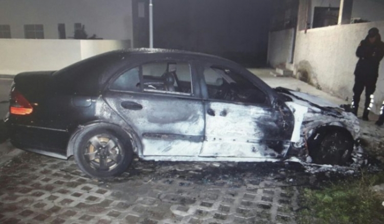 Automjeti tip “benz” i djegur gjatë natës në qendër të Vlorës është në pronësi të shtetasit Eduard Alikaj