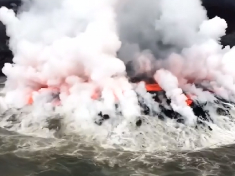 Llavë e shkëmbinj mbi anijen me turistë, 23 të plagosur në Hauai [VIDEO]