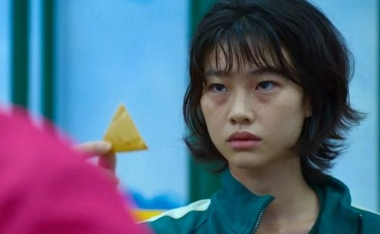 Ngjashmëri e frikshme! Modelja shqiptare qenka sozia e yllit të 'Squid Game'!