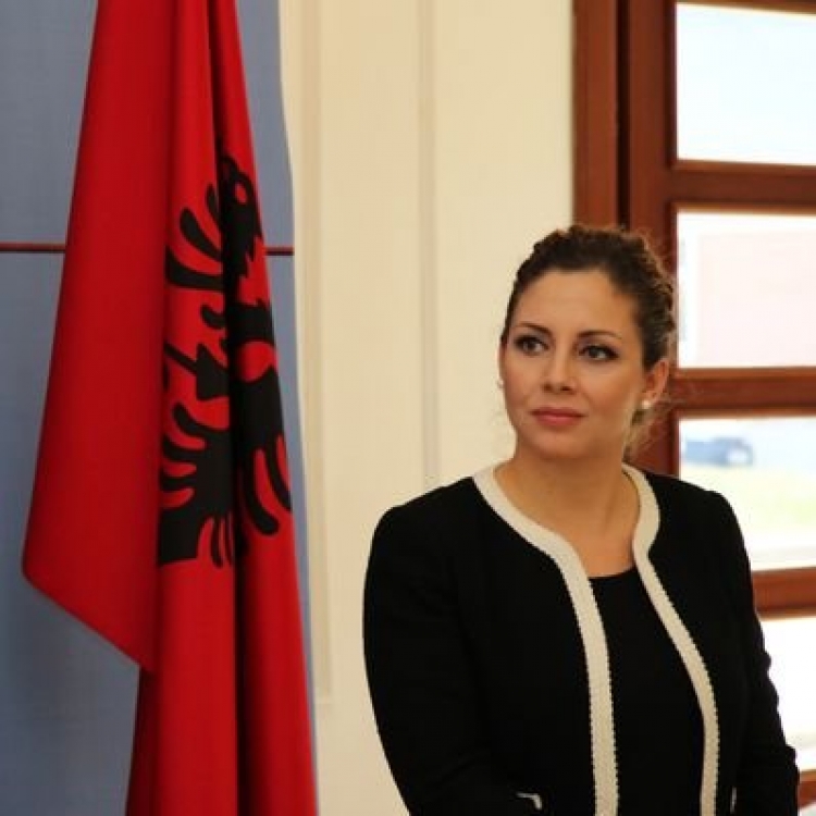 Ushtarakët e parë shqiptarë, ministrja publikon foton e rrallë