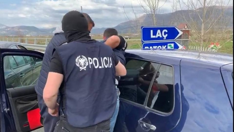 E kishte fshehur drogën në televizor dhe e transportonte në Lezhë, arrestohet 31-vjeçari [FOTO]