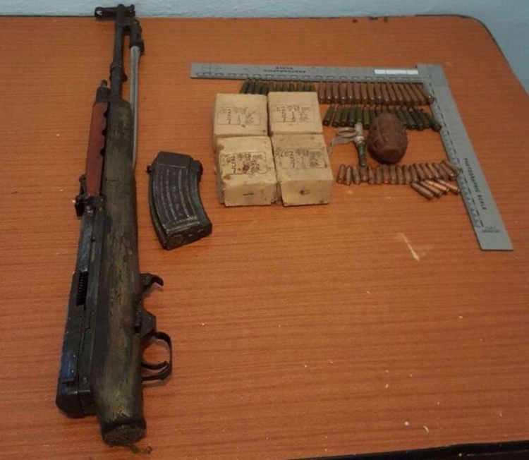 Armë dhe municione luftarake në Lushnje, arrestohet një person