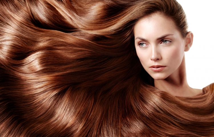 3 Metodat që mbajnë më gjatë ngjyrën e flokëve