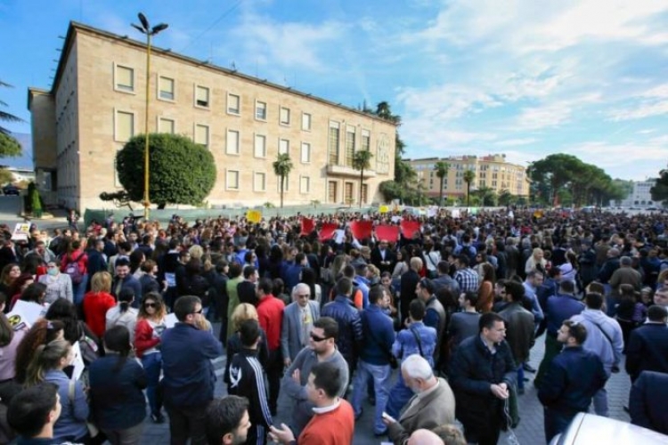 Thirrje për protesta! Ambientalisti jep lajmin se ligji i importit të plehërave kalon në shtator...