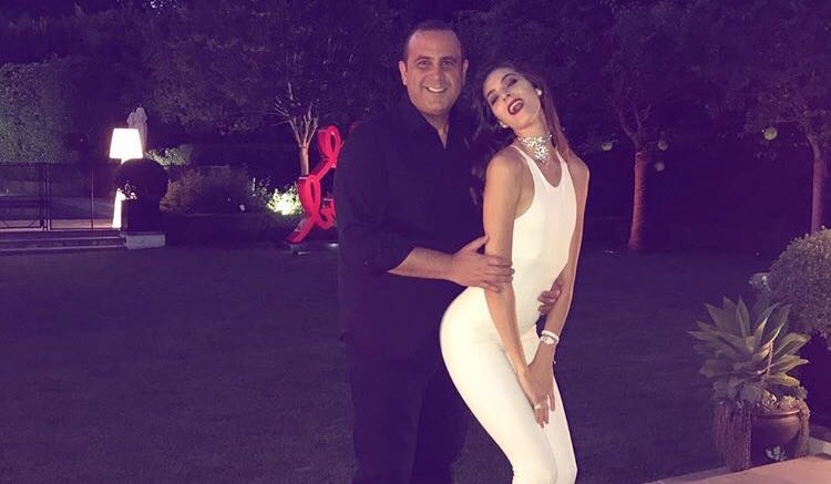 Emina Cunmulaj krenare prej nga është, çon miliarderin në fshatin shqiptar ku është rritur [FOTO]