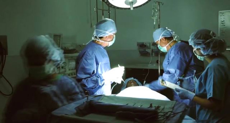 E habitshme: Shikoni çfarë testi duhet të kaloje një kirurg në Japoni para se të nisë punën [VIDEO]
