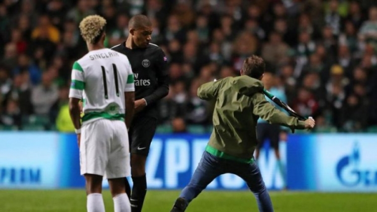 Celtic-PSG, Tifozi futet në fushë, shpëton për mrekulli Mbappe...