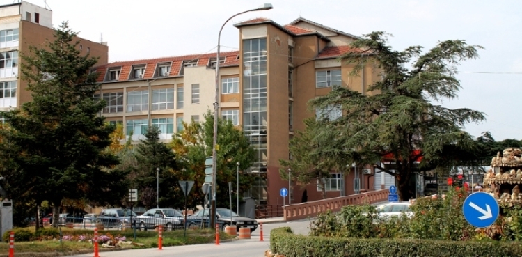 Liridon Dervishaj dhëndri i kryeministrit Haradinaj, zgjidhet në krye të Departamentit të Financave dhe Shërbimeve të Përgjithshme në Ministrinë e Shëndetësisë në Kosovë