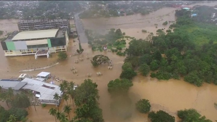 Stuhi shkatërruese në Filipine. Mbi 100 të vdekur dhe dhjetëra të zhdukur [VIDEO]