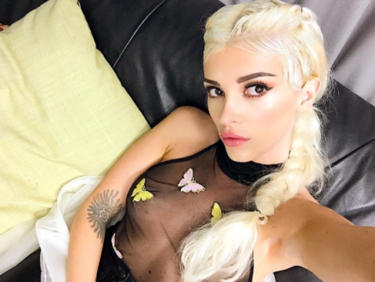 Era Istrefi ka gati këngën e re, ju tregon se kur do të publikohet  [FOTO VIDEO]