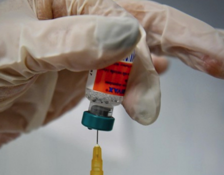 Një vaksinë e krijuar nga Inteligjenca Artificiale, gati të testohet tek njeriu
