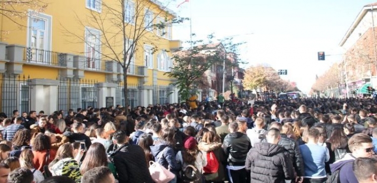 Pas protestës, studentët i vendosin qeverisë 4 kushte, ja shkresa: Keni afat deri nesër! [FOTO]