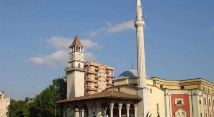 Muslimanët shqiptarë solidarë ndaj popullit grek, lutemi në Zot[FOTO]