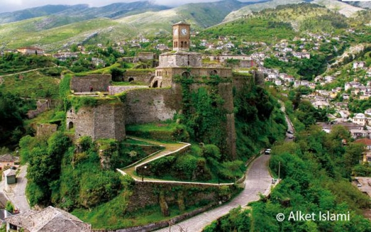 Kalaja Gjirokastrës/ Deputeti apel Kumbaros: Indiferenca është faj historik ndaj këtij qyteti e mbarë kombit tonë [FOTO]