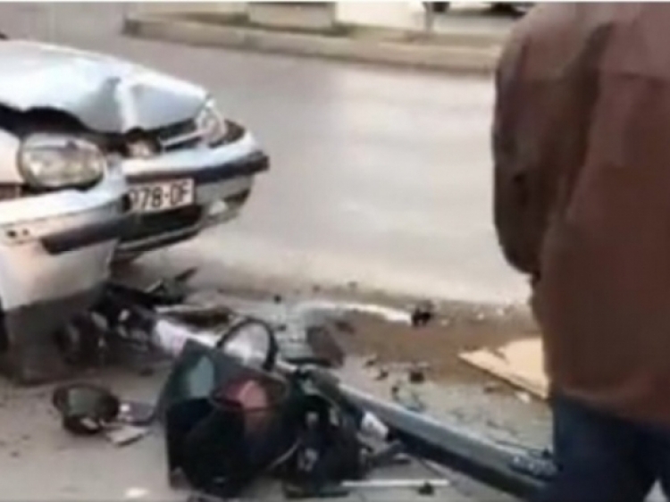 Tiranë, aksident në zonën e Vaqarrit, makina përplas motoçikletën duke shkaktuar vdekjen e drejtuesit me iniciale O.M 34 vjeç