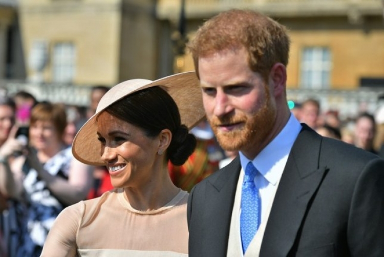 Nuk përshtatet dot apo çfarë të ketë vallë? Meghan Markle bën skandalin e rradhës në ceremoninë e 92-vjetorit të Mbretëreshës Elizabeta[FOTO]