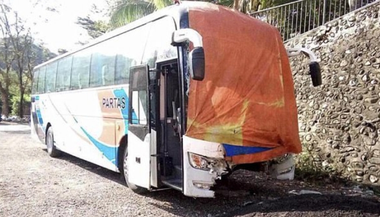 Tragjedi në Filipine, autobuzi përplaset me kamionin, 20 persona kanë humbur jetën dhe raportohet për më shumë se 24 të plagosur