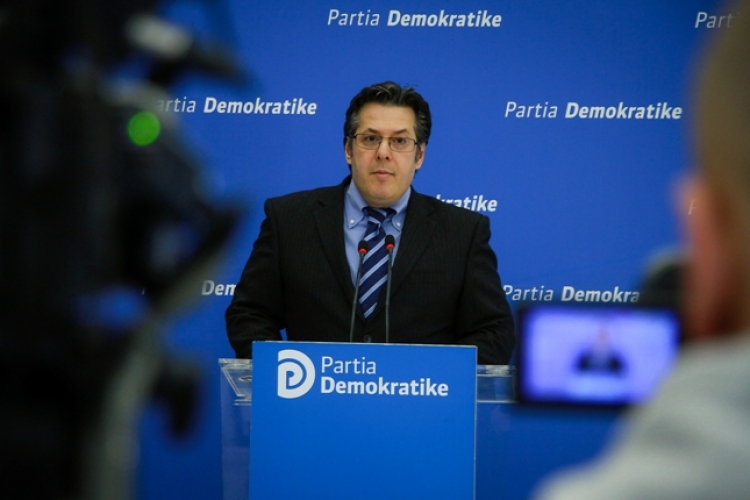 Deputeti i PD-së i përvishet Ramës për çmimin e marrë në SHBA: ‘Lëpirja e fundit, kosto për shqiptarët’