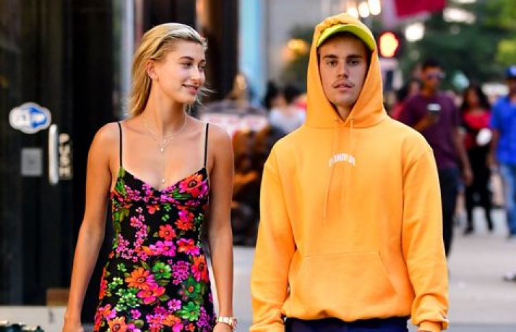 Hailey Baldwin flet për herë të parë pas fjalëve që ‘gojët e liga’ thanë për fejesën e saj [FOTO]