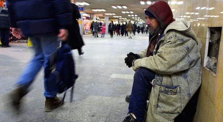 Të varfër me 900 Euro në muaj, pension e bonuse...ka edhe kështu