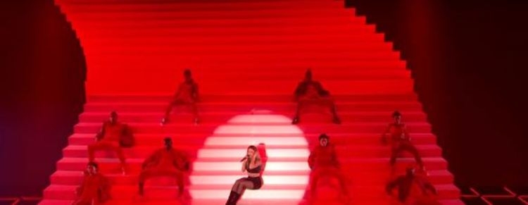 Publikohet performanca e Rita Orës në ‘MTV EMA’. Këngëtarja me origjinë shqiptare ‘djeg’ skenën e Webley! [VIDEO]