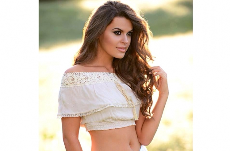 Bukuroshja shqiptare shpallet Miss në SHBA [FOTO]