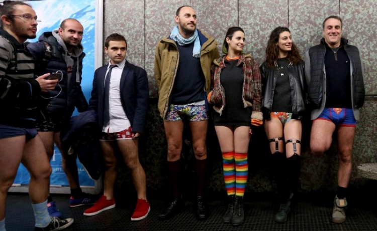 ‘Dita pa pantallona’ evropianët sfidojnë të ftohtin [FOTO]