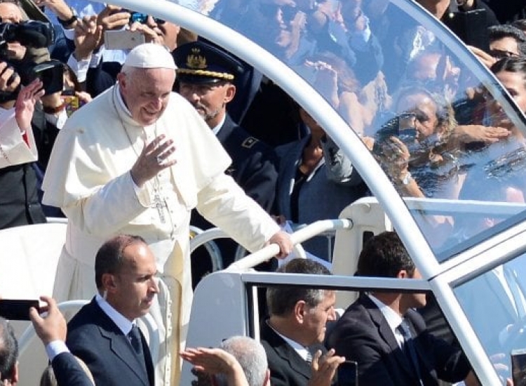 Britma e Papës ndaj bosëve: Nuk mund të besosh në Zot e të jesh mafioz