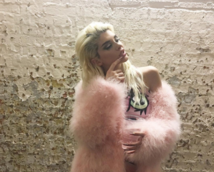 Intervistë  Era Istrefi  për “The Indipendent”: Pse “BonBon” u bë superhit  [FOTO]