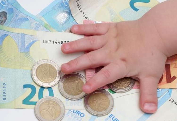 Gjermani, votohet ligji që ndihmon familjet e varfra, kush përfiton…