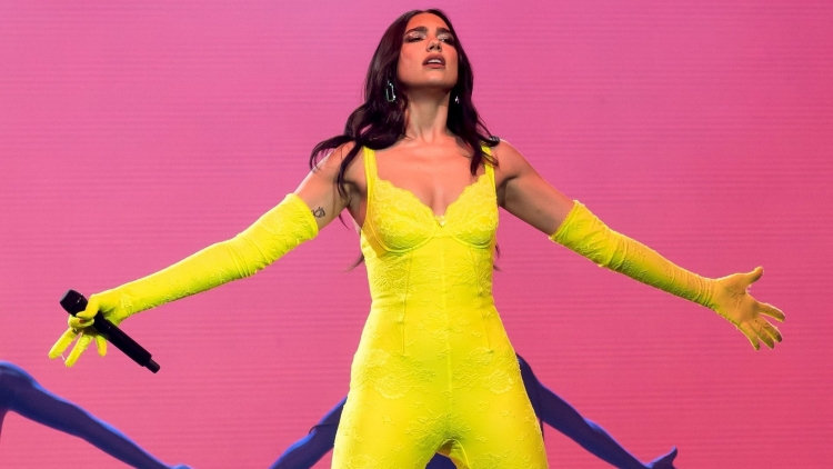 Dua Lipa e mbajti premtinin: Sjell në “Sunny Hill Festival” yllin LATIN me famë botërore!