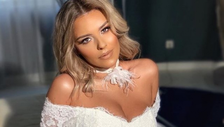 Nami në rrjet: Martohet Anxhela Peristeri, dasma në Las Vegas!