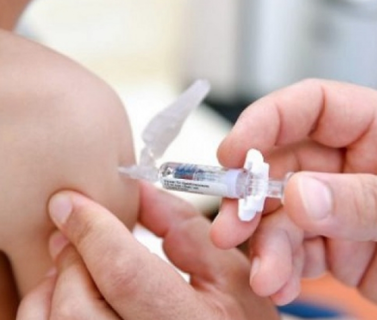 Vaksinimi, detyrim për çdo nxënës, shtohet edhe një medikament në librezën shëndetësore
